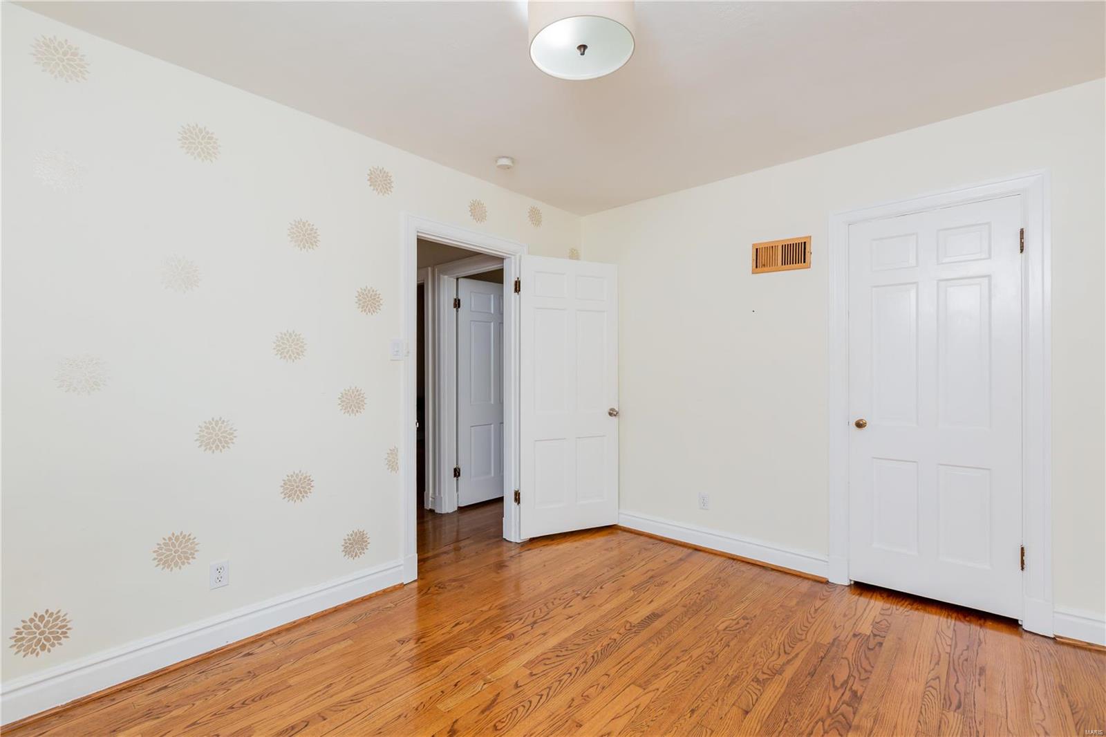 8060 Audrain Drive St. Louis, MO 63121 - Photo 17 of 26