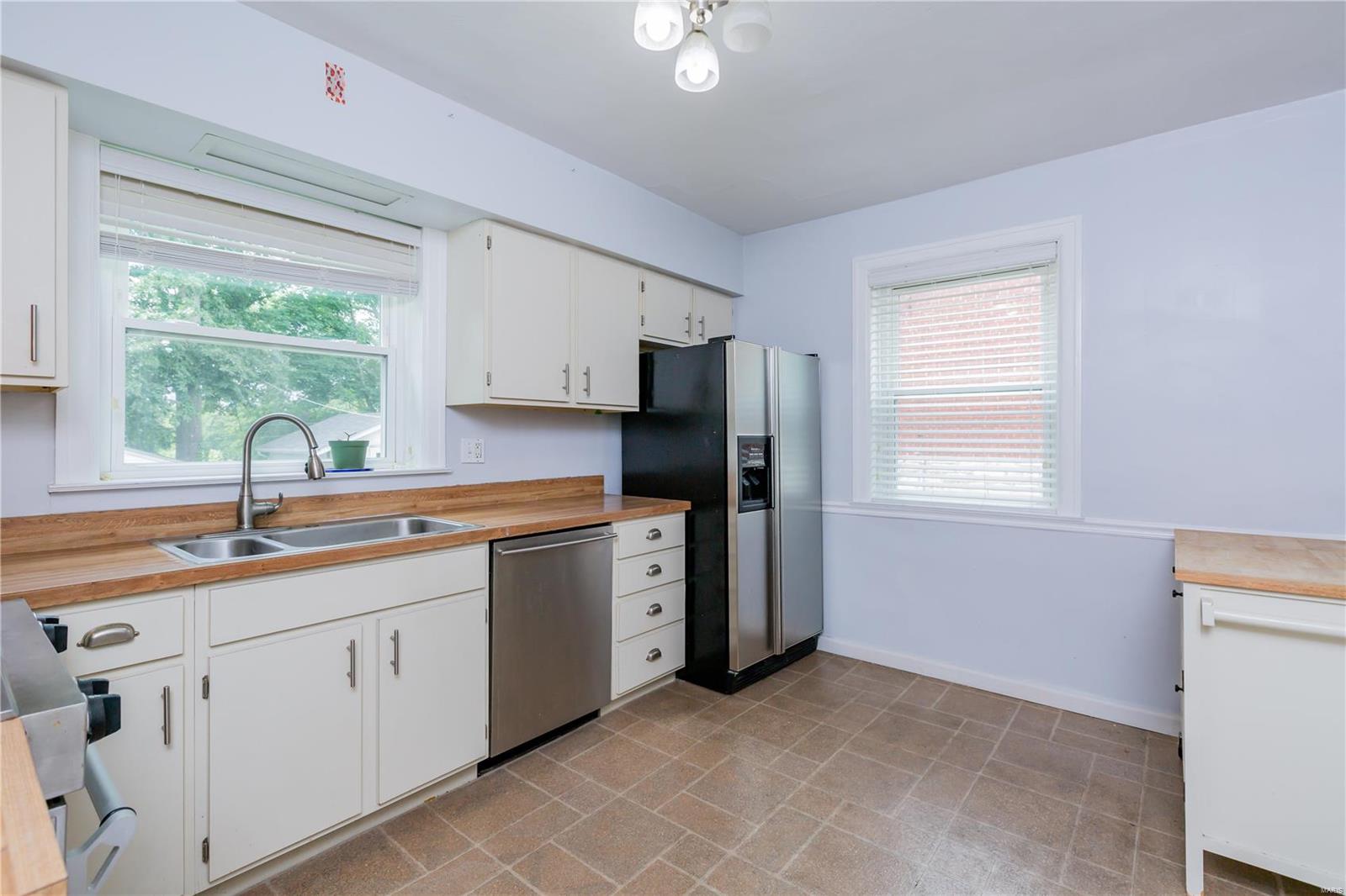 8060 Audrain Drive St. Louis, MO 63121 - Photo 9 of 26