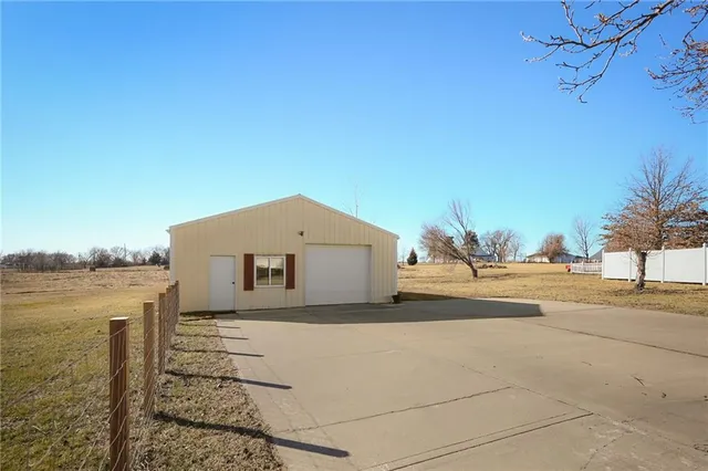 $425,000 | 19401 East 217th Street, Harrisonville, MO 64701
