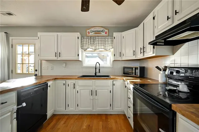 $425,000 | 19401 East 217th Street, Harrisonville, MO 64701