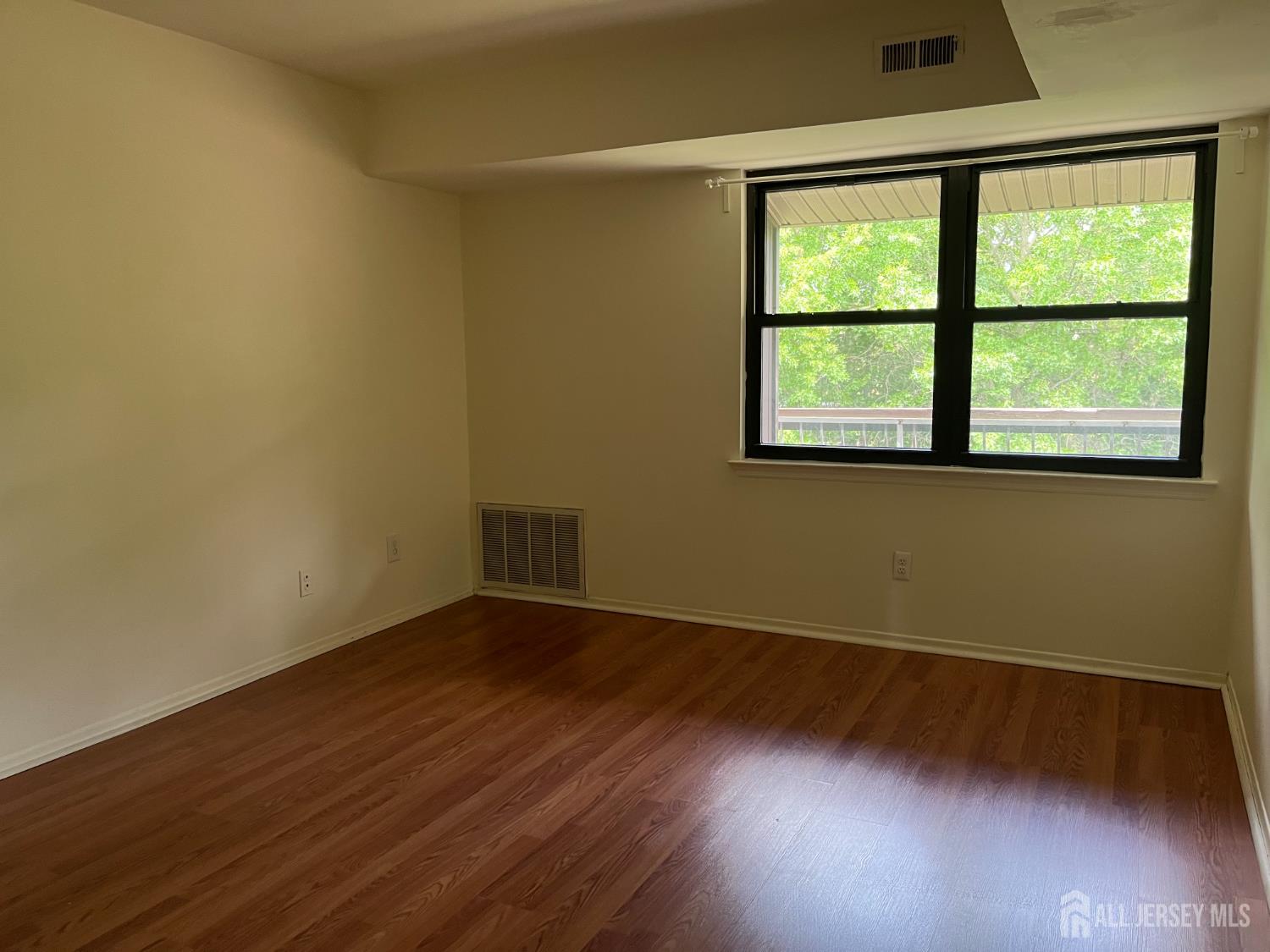 1941 Raspberry Court Edison, NJ 08817 - Photo 6 of 13