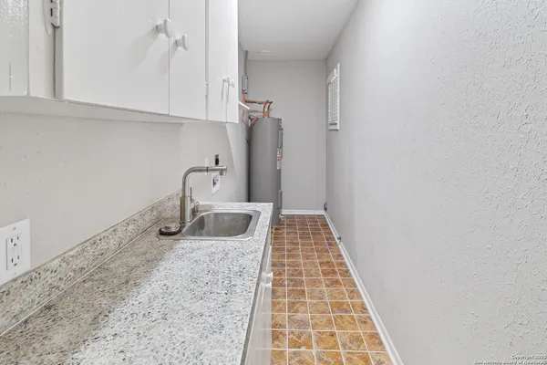 $320,000 | 510 East Inez Street, Beeville, TX 78102