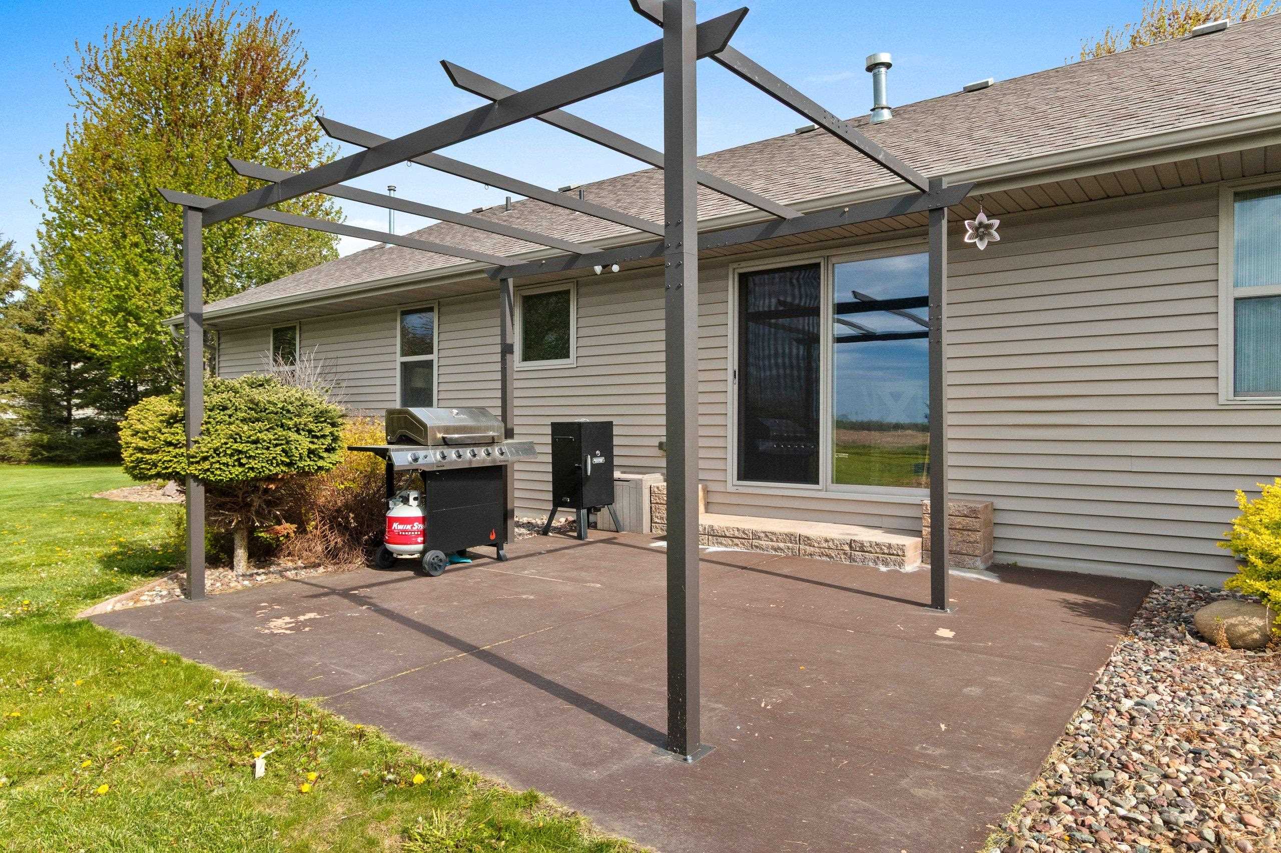 334 Falcon Circle Pulaski, WI 54162 - Photo 36 of 51