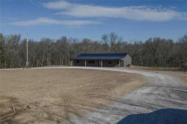 $550,000 | 7266 Northwest State Rte Ff, Adrian, MO 64720