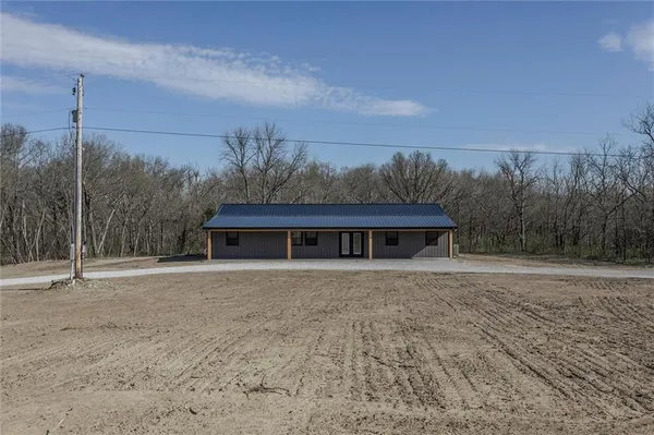 $550,000 | 7266 Northwest State Rte Ff, Adrian, MO 64720