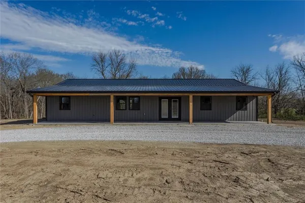 $550,000 | 7266 Northwest State Rte Ff, Adrian, MO 64720