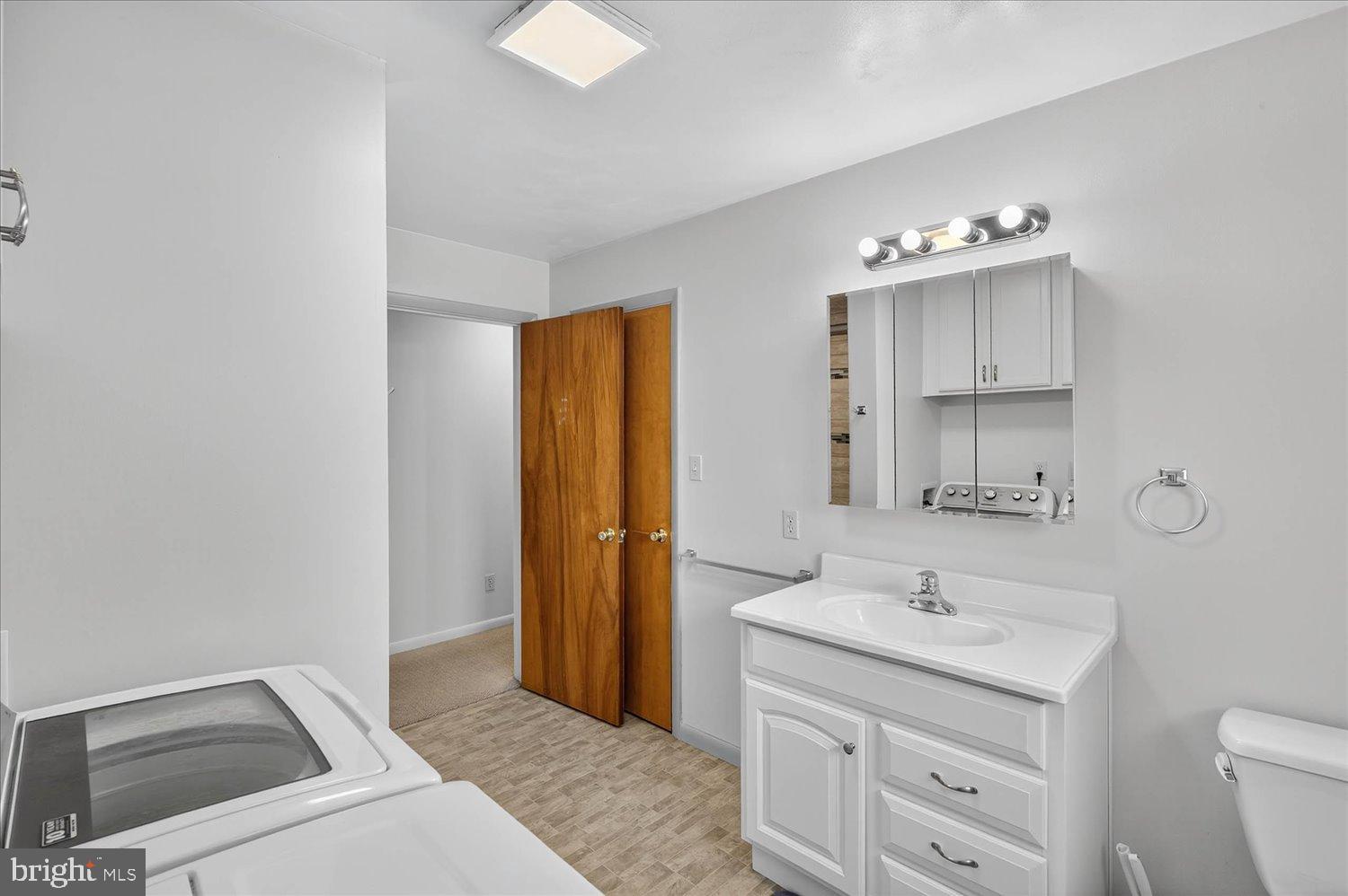 433 Fairland Road Manheim, PA 17545 - Photo 12 of 26 Updated full bath with laundry