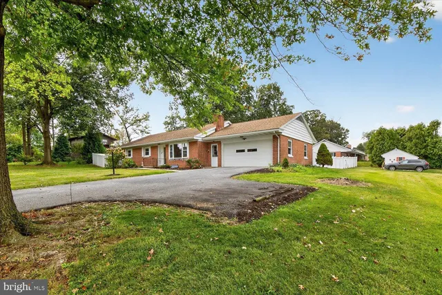 $454,500 | 433 Fairland Road, Manheim, PA 17545
