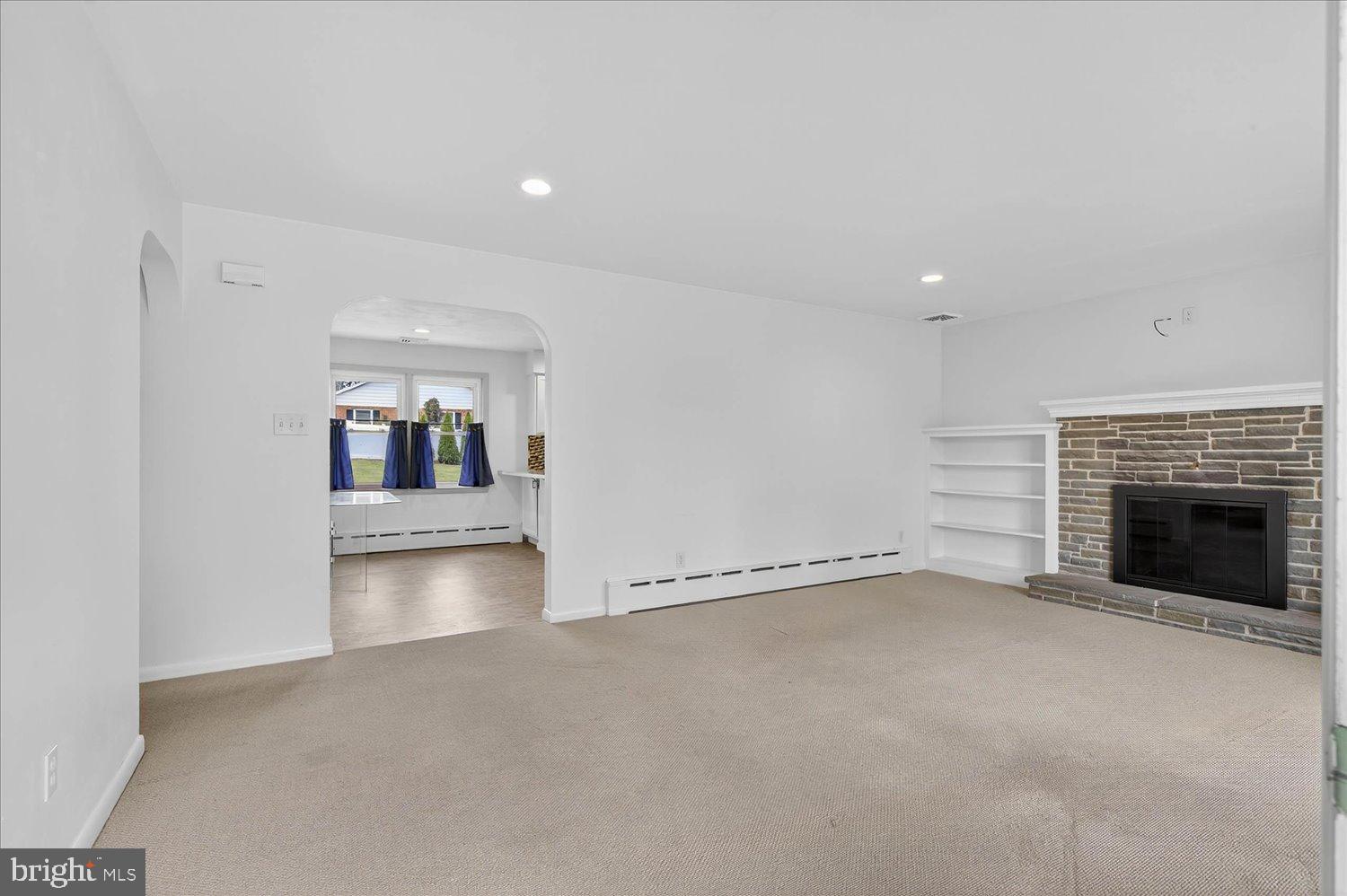 433 Fairland Road Manheim, PA 17545 - Photo 4 of 26 Living Room