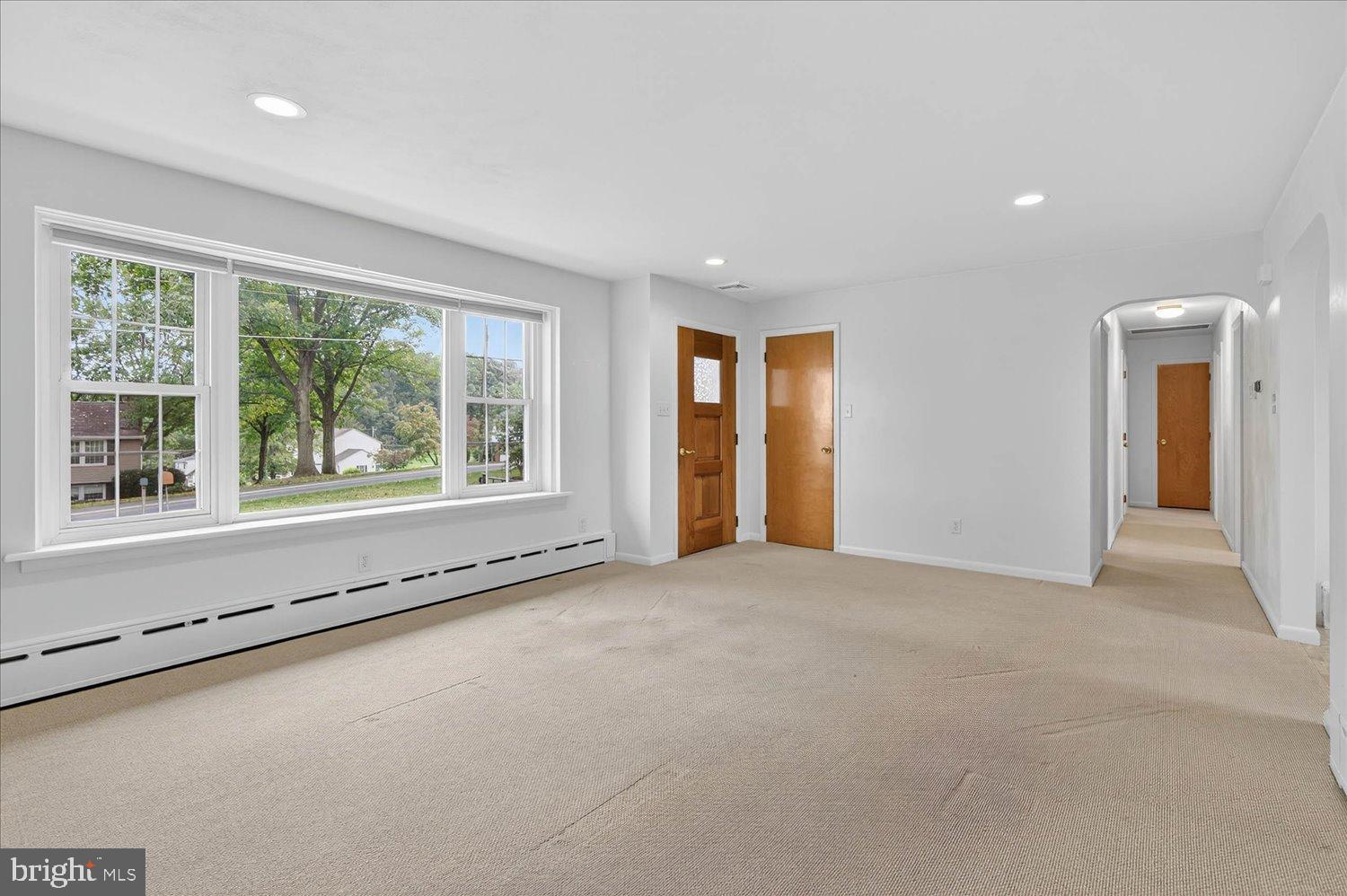 433 Fairland Road Manheim, PA 17545 - Photo 5 of 26 Living Room