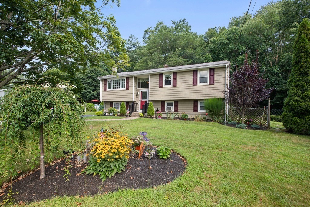 49 Eleanor Road Raynham, MA 02767 - Photo 3 of 29 Gallery Image 3
