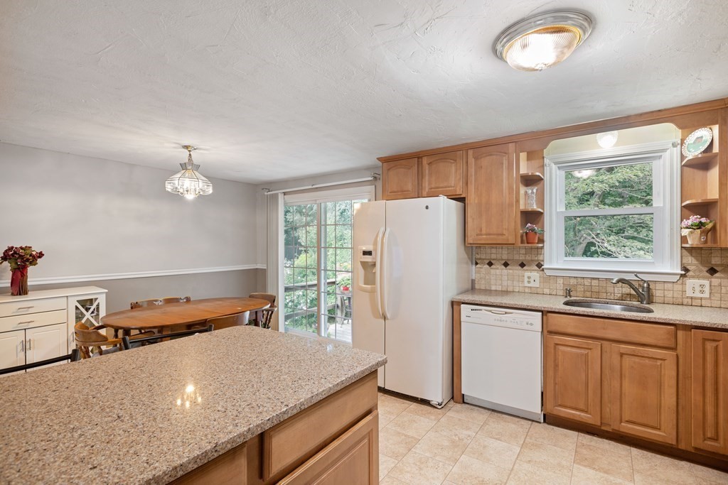49 Eleanor Road Raynham, MA 02767 - Photo 6 of 29 Gallery Image 6