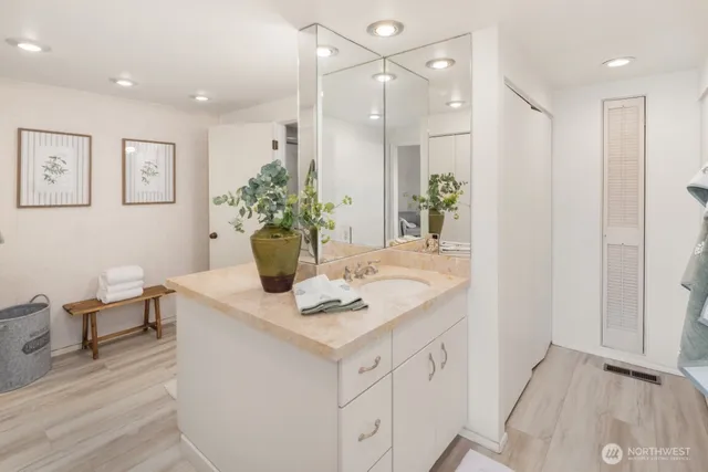 $7,500 | 4723 Lakehurst Lane Southeast, Bellevue, WA 98006