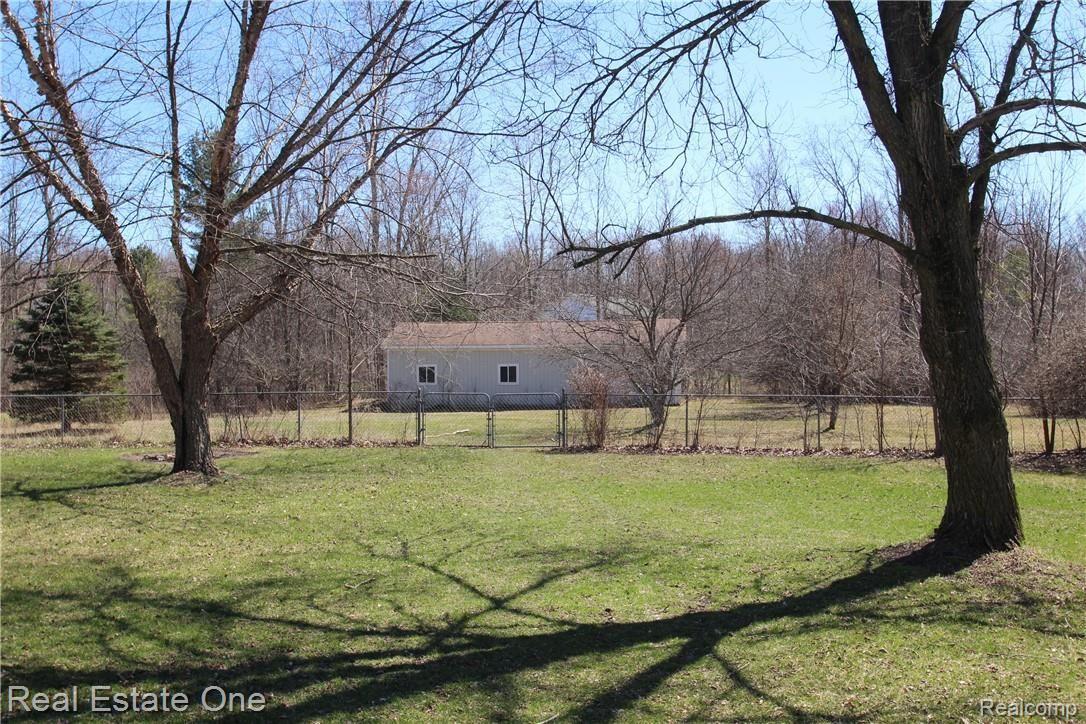 3069 Buckner Road Lake Orion, MI 48362 - Photo 33 of 41 IMG_3000.JPG