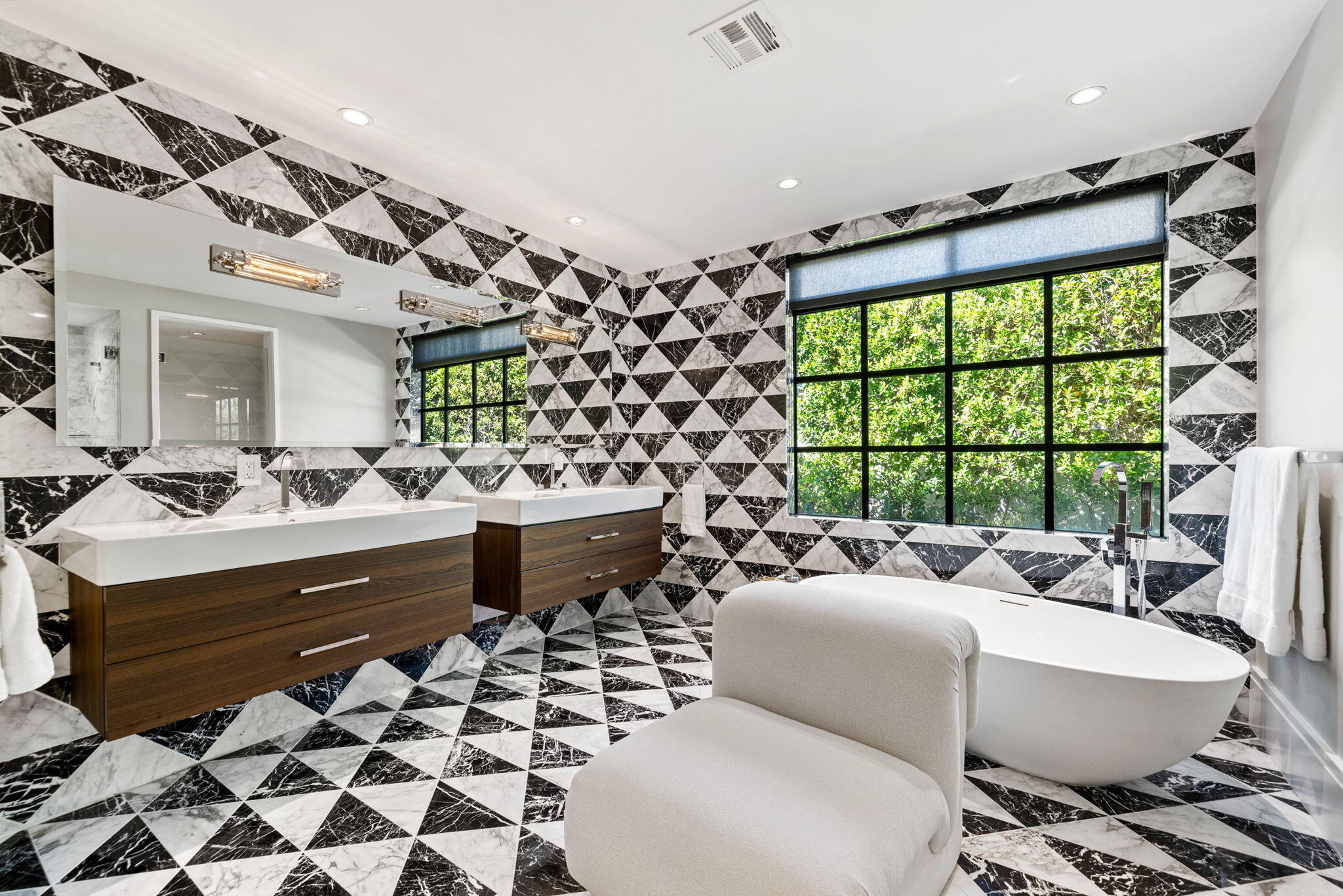 70481 Placerville Road Rancho Mirage, CA 92270 - Photo 28 of 42 a bathroom with a sink mirror and a bathtub