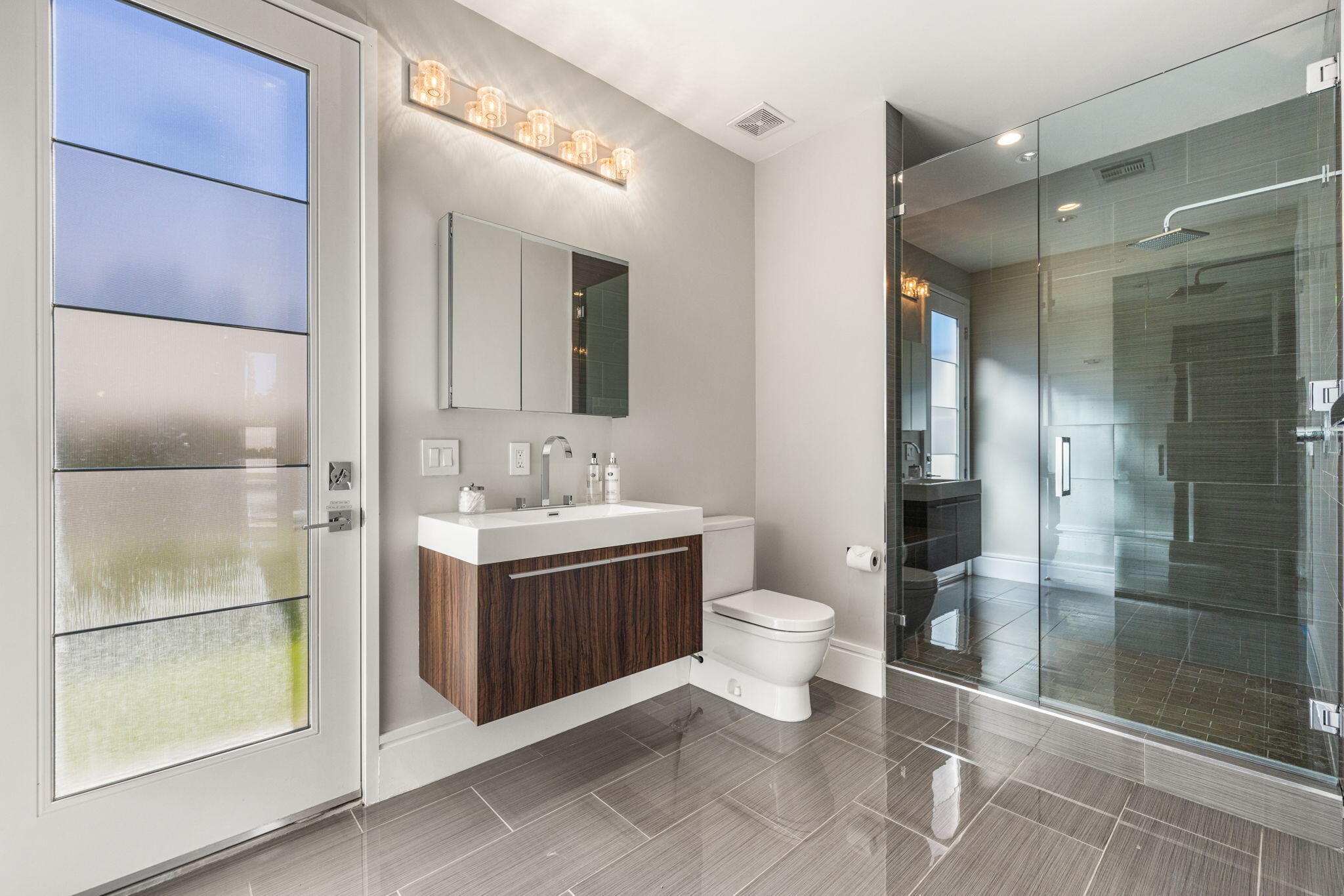 70481 Placerville Road Rancho Mirage, CA 92270 - Photo 39 of 42 a bathroom with a sink toilet and shower