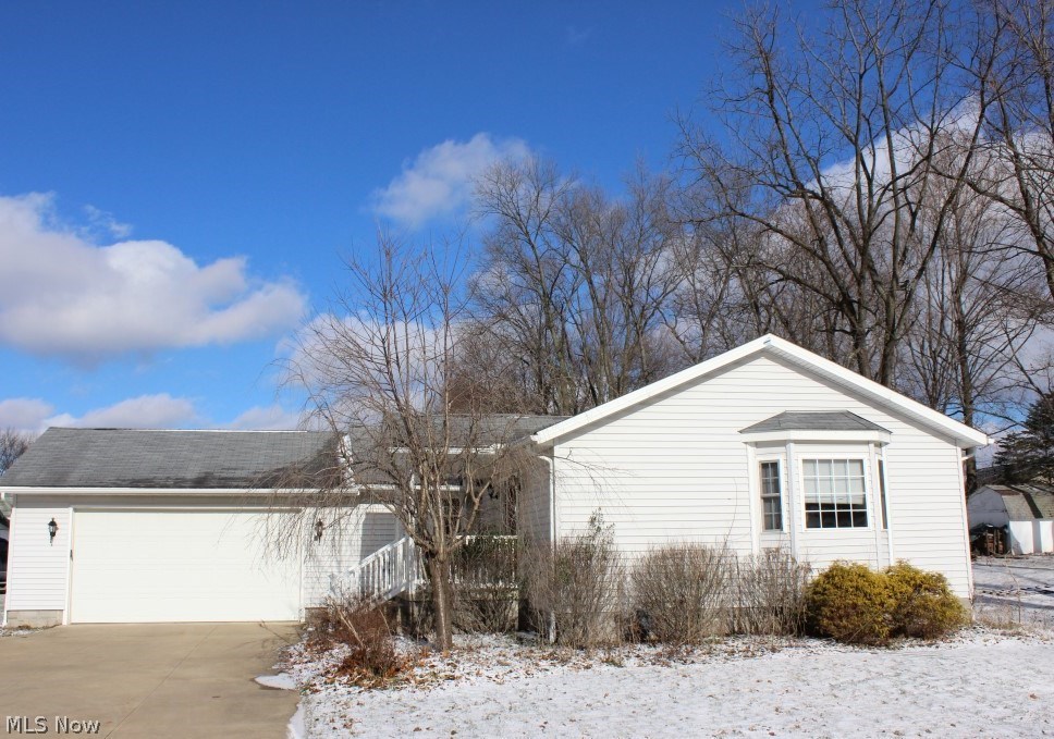 2937 Mayfair Road Akron, OH 44312 - Photo 4 of 26 2 car attached garage*