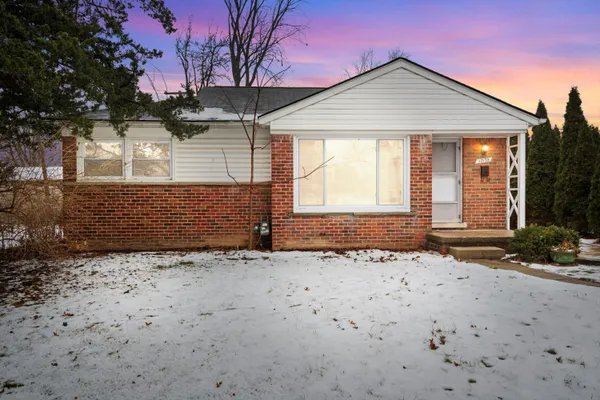 $1,450 | 17133 Delaware Avenue, Redford, MI 48240