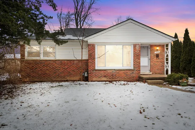 $1,450 | 17133 Delaware Avenue, Redford, MI 48240