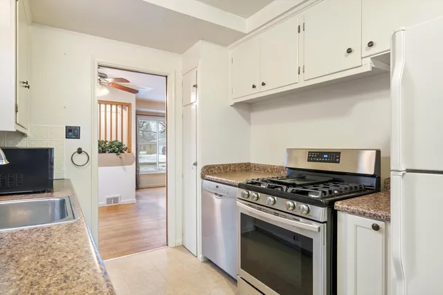 $1,450 | 17133 Delaware Avenue, Redford, MI 48240