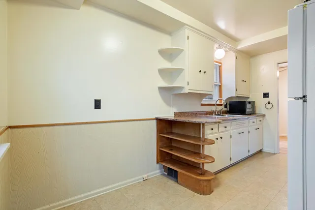 $1,450 | 17133 Delaware Avenue, Redford, MI 48240