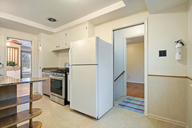 $1,450 | 17133 Delaware Avenue, Redford, MI 48240