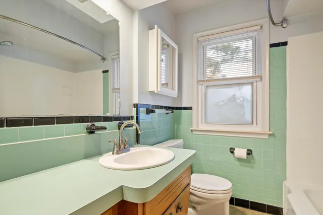 $1,450 | 17133 Delaware Avenue, Redford, MI 48240