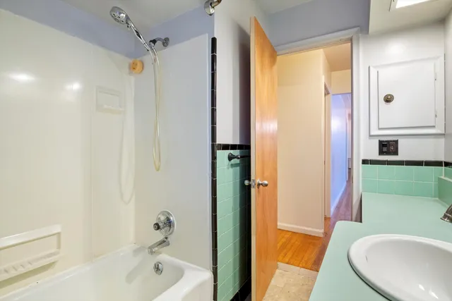 $1,450 | 17133 Delaware Avenue, Redford, MI 48240