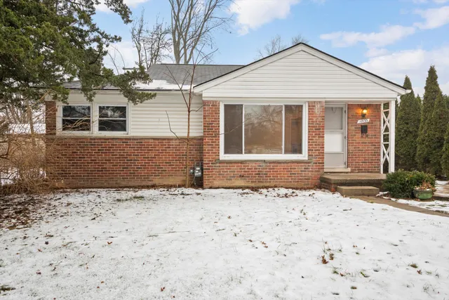 $1,450 | 17133 Delaware Avenue, Redford, MI 48240