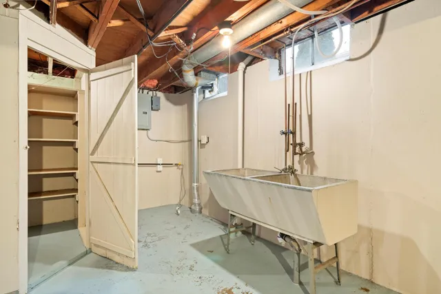 $1,450 | 17133 Delaware Avenue, Redford, MI 48240