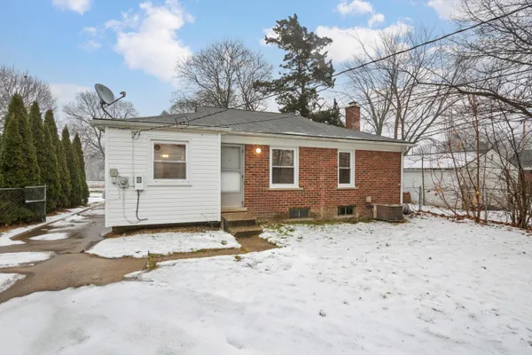 $1,450 | 17133 Delaware Avenue, Redford, MI 48240