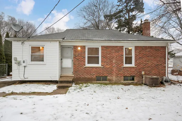 $1,450 | 17133 Delaware Avenue, Redford, MI 48240