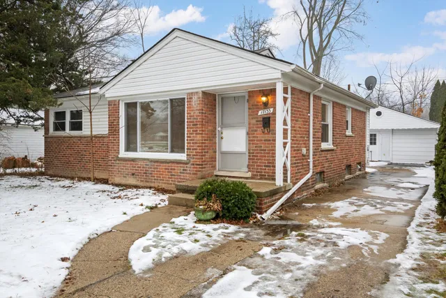 $1,450 | 17133 Delaware Avenue, Redford, MI 48240