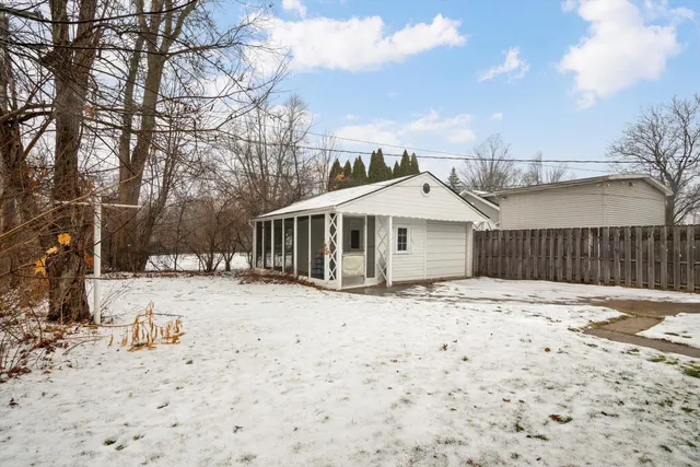 $1,450 | 17133 Delaware Avenue, Redford, MI 48240