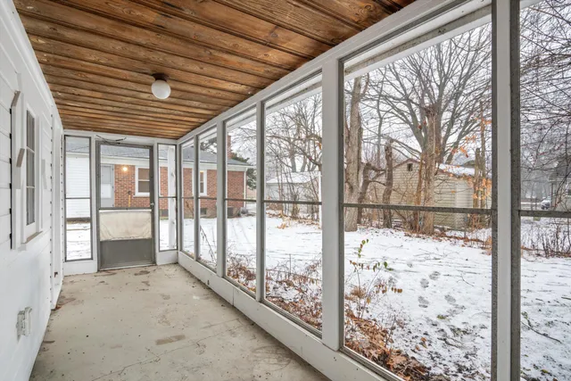 $1,450 | 17133 Delaware Avenue, Redford, MI 48240