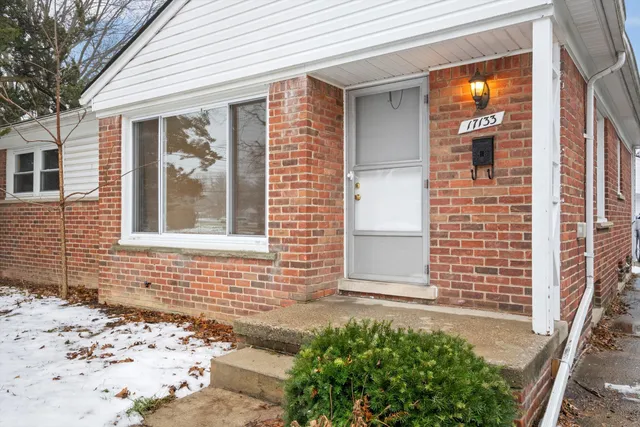 $1,450 | 17133 Delaware Avenue, Redford, MI 48240