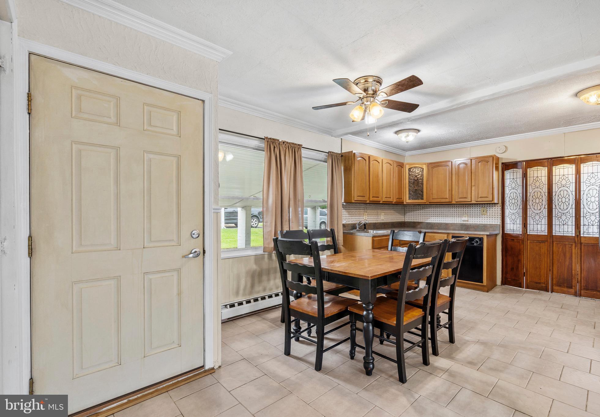 31 Gentle Road Levittown, PA 19057 - Photo 2 of 32 Eat in Kitchen