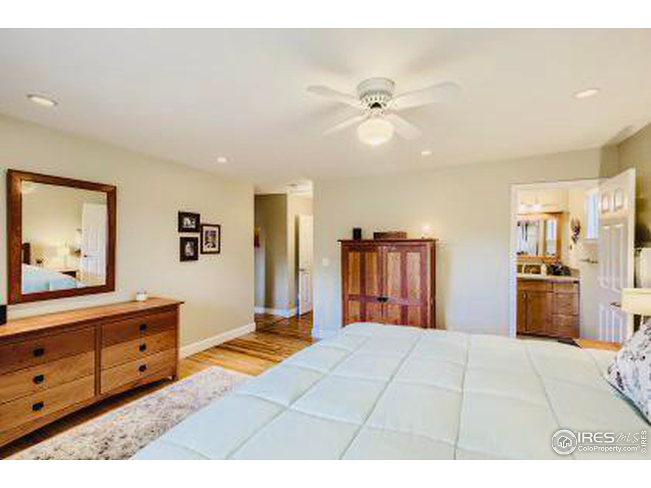 5690 Juhls Drive Boulder, CO 80301 - Photo 21 of 40 Primary with en-suite bath