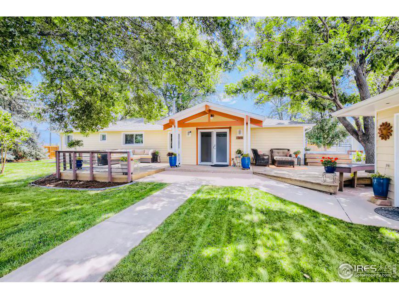 5690 Juhls Drive Boulder, CO 80301 - Photo 3 of 40 Fabulous front porch seating areas