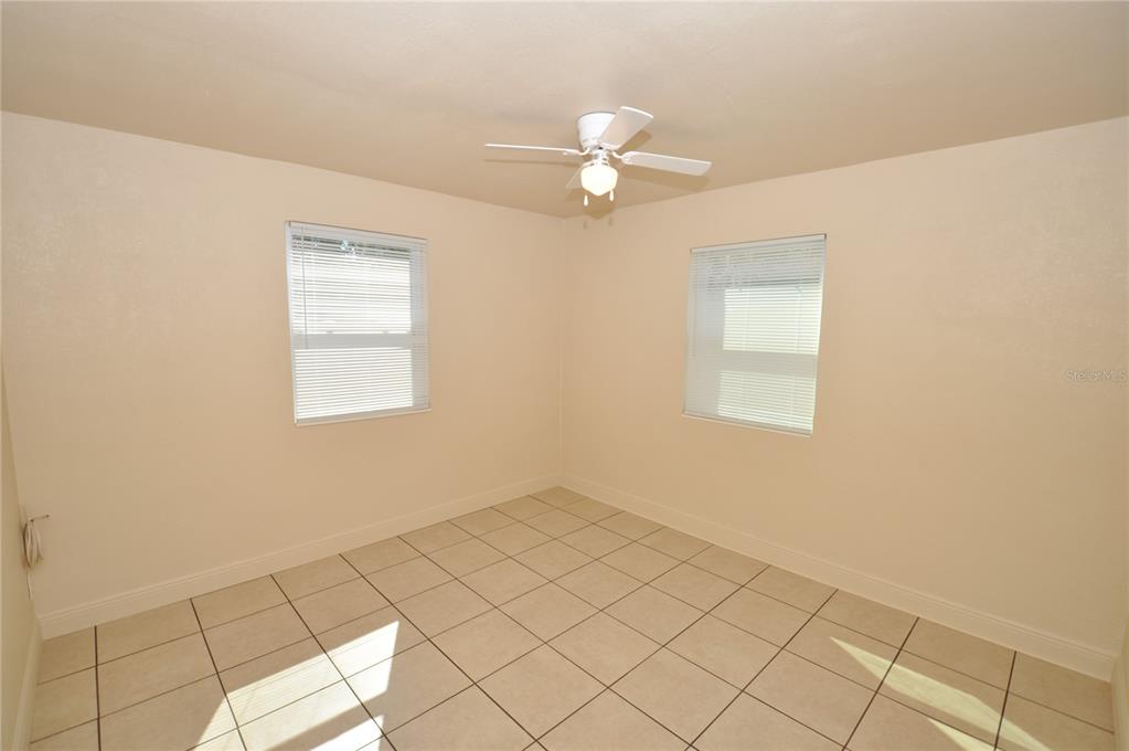 1445 East Stuart Street Bartow, FL 33830 - Photo 9 of 18 a view of a livingroom with a chandelier fan