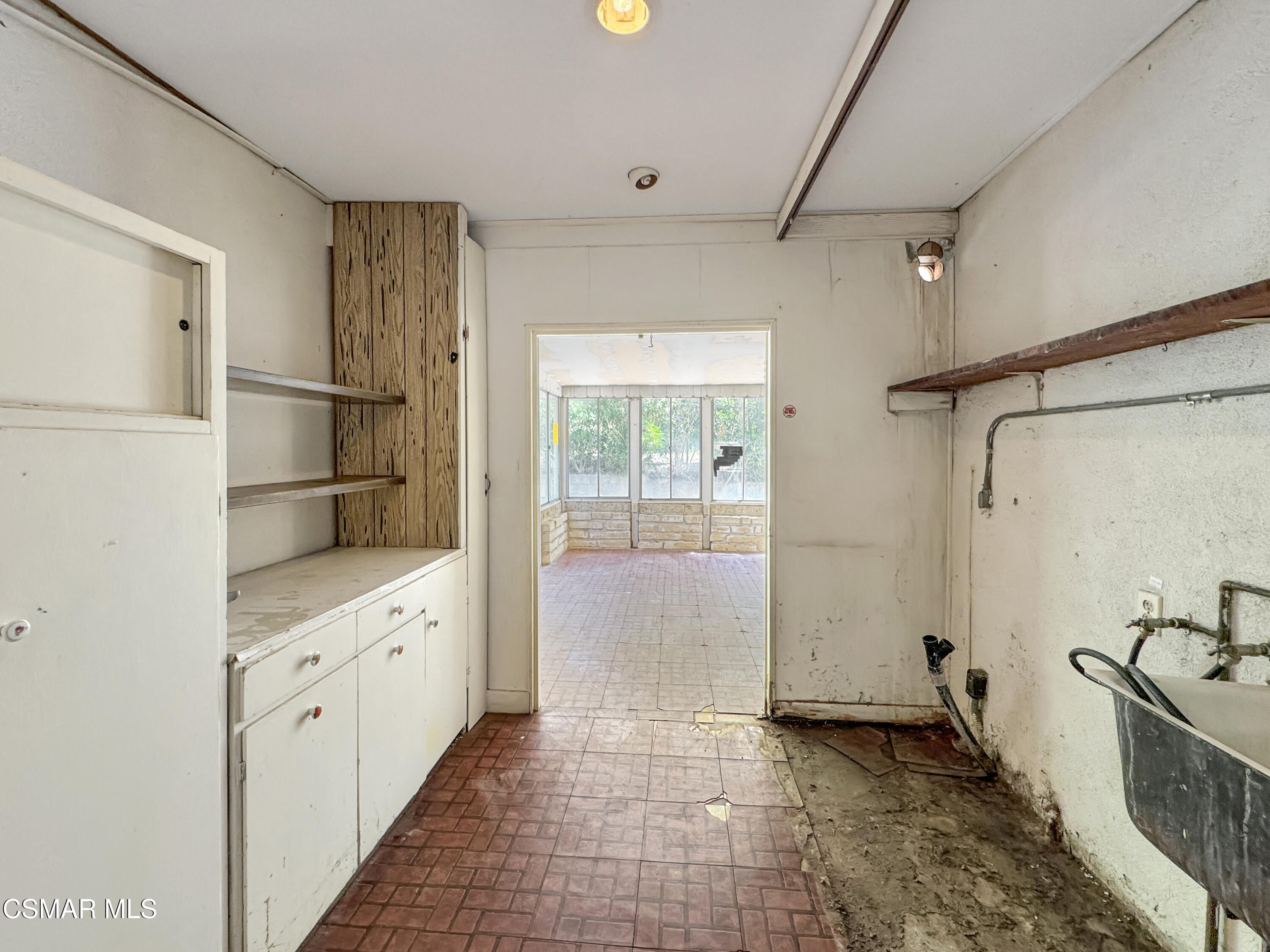 22950 Humming Bird Way Calabasas, CA 91302 - Photo 34 of 41 27 Laundry