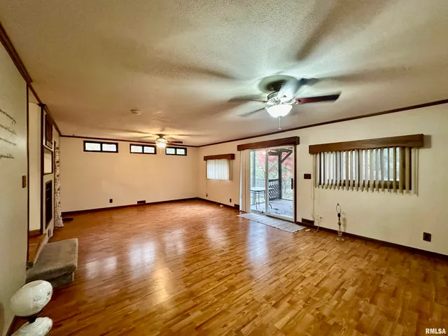 $129,900 | 325 Lawndale Street, Creve Coeur, IL 61610