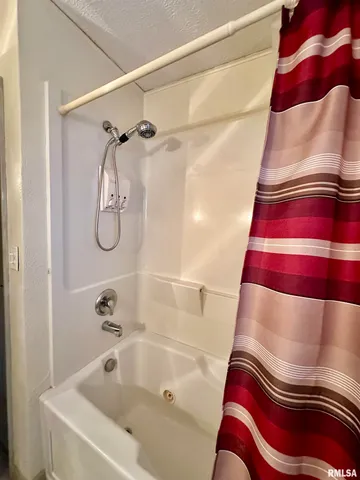 $129,900 | 325 Lawndale Street, Creve Coeur, IL 61610