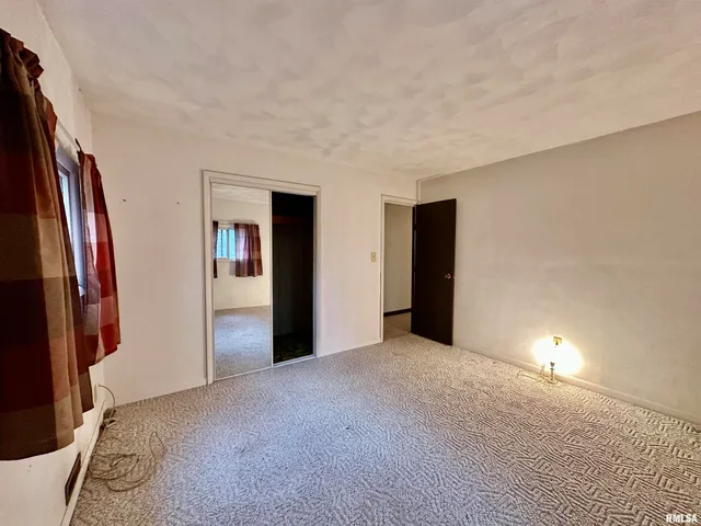 $129,900 | 325 Lawndale Street, Creve Coeur, IL 61610