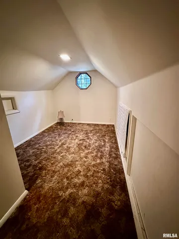 $129,900 | 325 Lawndale Street, Creve Coeur, IL 61610