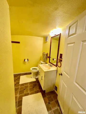 $129,900 | 325 Lawndale Street, Creve Coeur, IL 61610