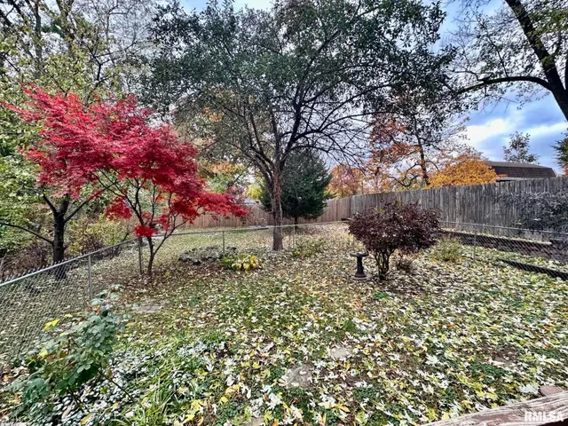 $129,900 | 325 Lawndale Street, Creve Coeur, IL 61610