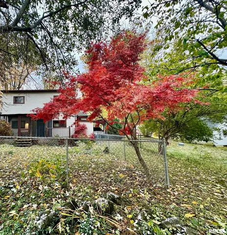 $129,900 | 325 Lawndale Street, Creve Coeur, IL 61610