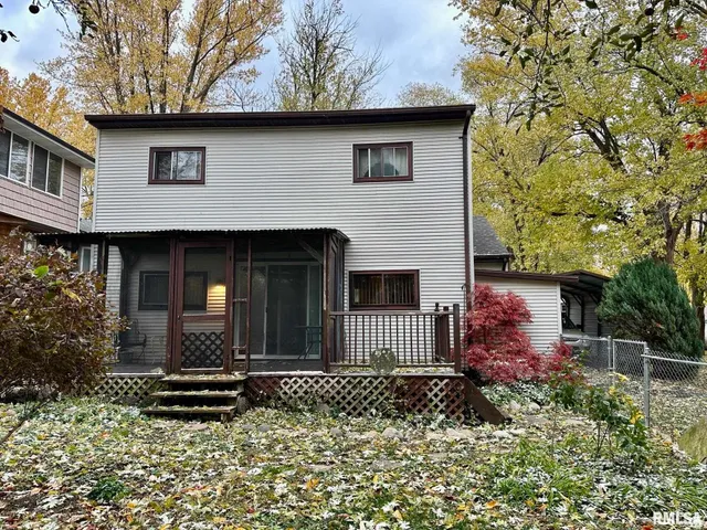 $129,900 | 325 Lawndale Street, Creve Coeur, IL 61610