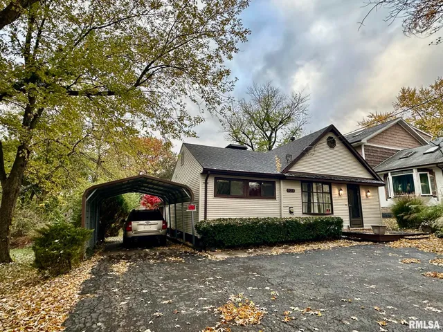 $129,900 | 325 Lawndale Street, Creve Coeur, IL 61610